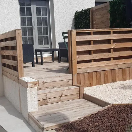 Les Chants Du Bonheur Feriehus Saint-Génis